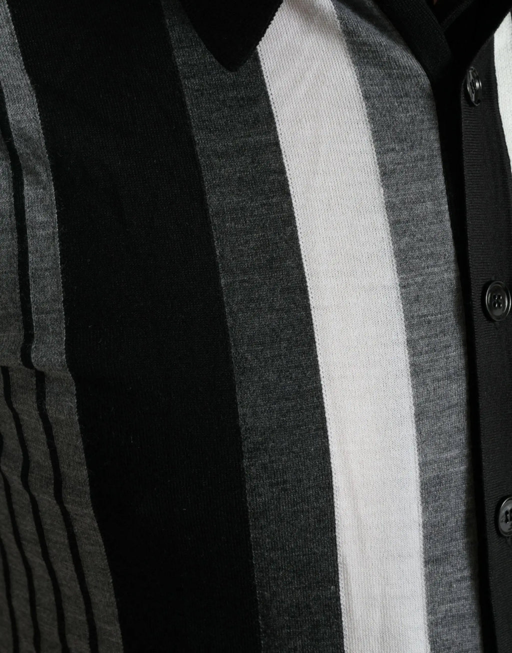 Dolce gabbana cardigan polo en maille noire et blanche rayée avec tissu texturé