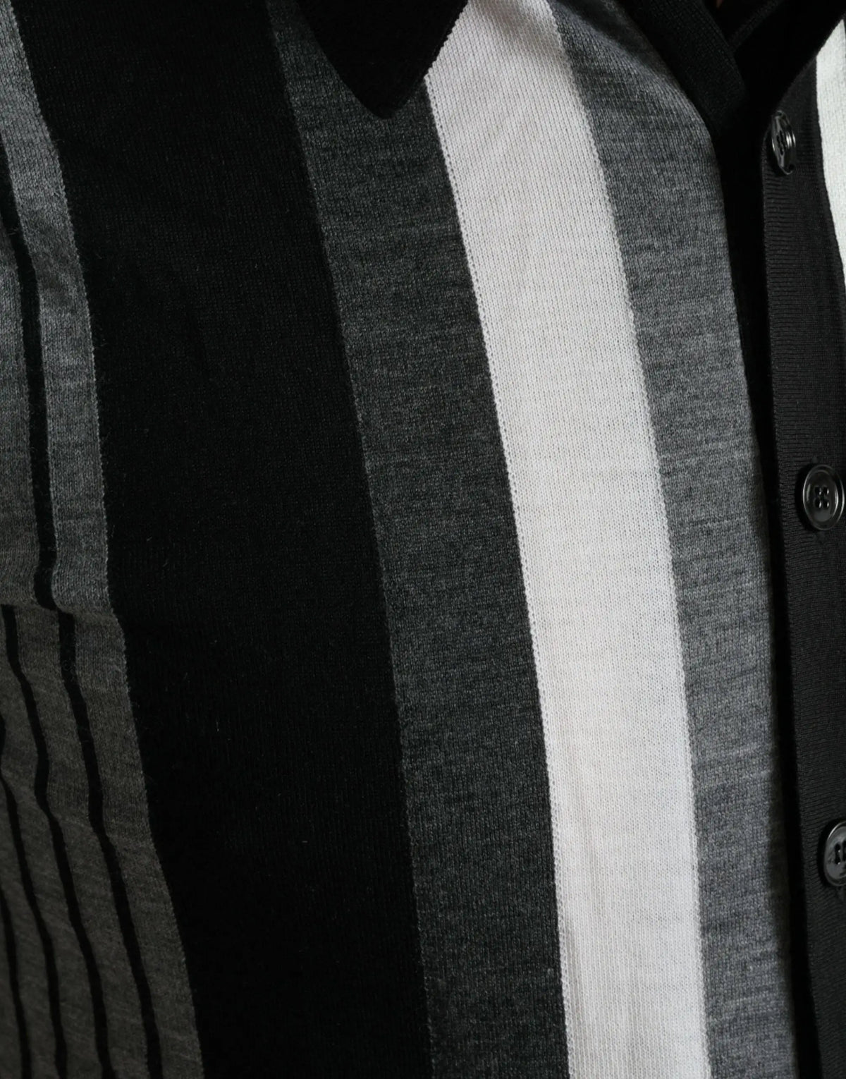 Dolce gabbana cardigan polo en maille noire et blanche rayée avec tissu texturé