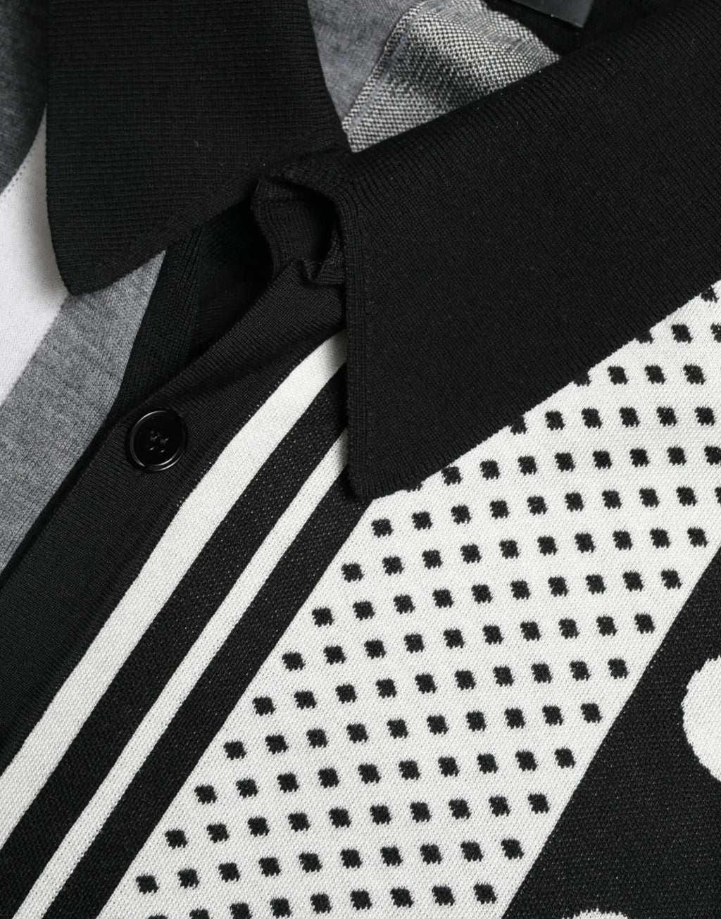 Polo en maille dolce & gabbana noir et blanc avec col noir uni, motifs géométriques et rayures verticales épaisses