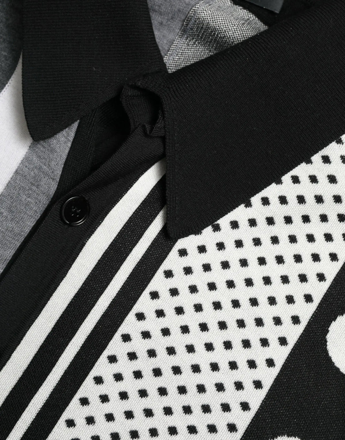Polo en maille dolce & gabbana noir et blanc avec col noir uni, motifs géométriques et rayures verticales épaisses
