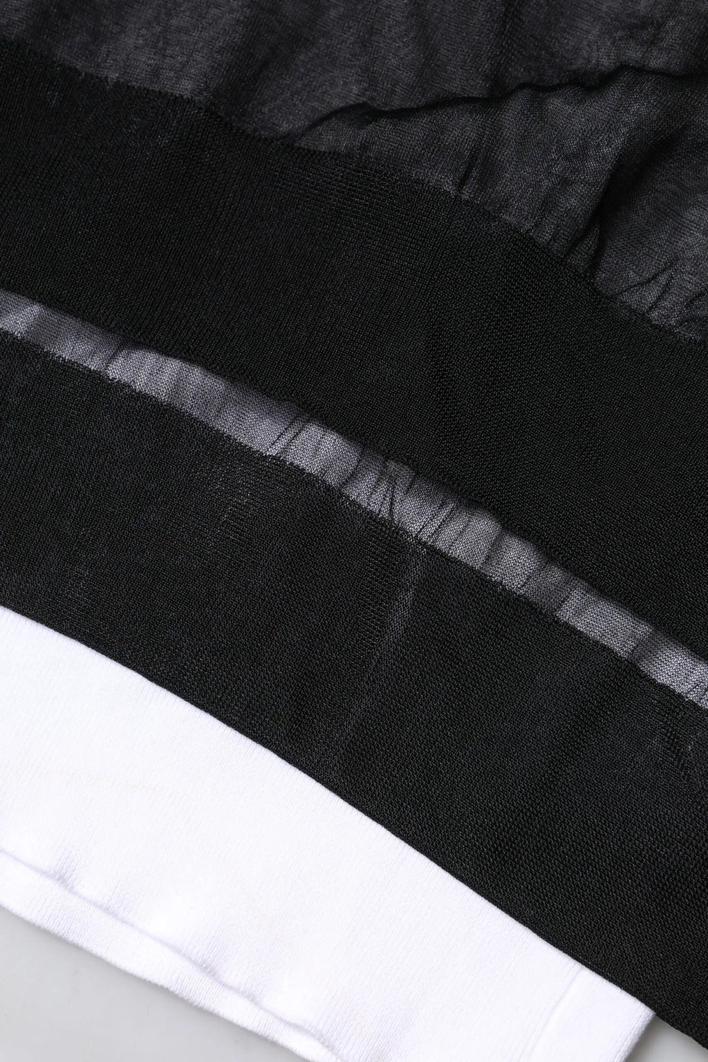 Pull noir et blanc dolce gabbana en maille avec détail rayé en tissu transparent texturé