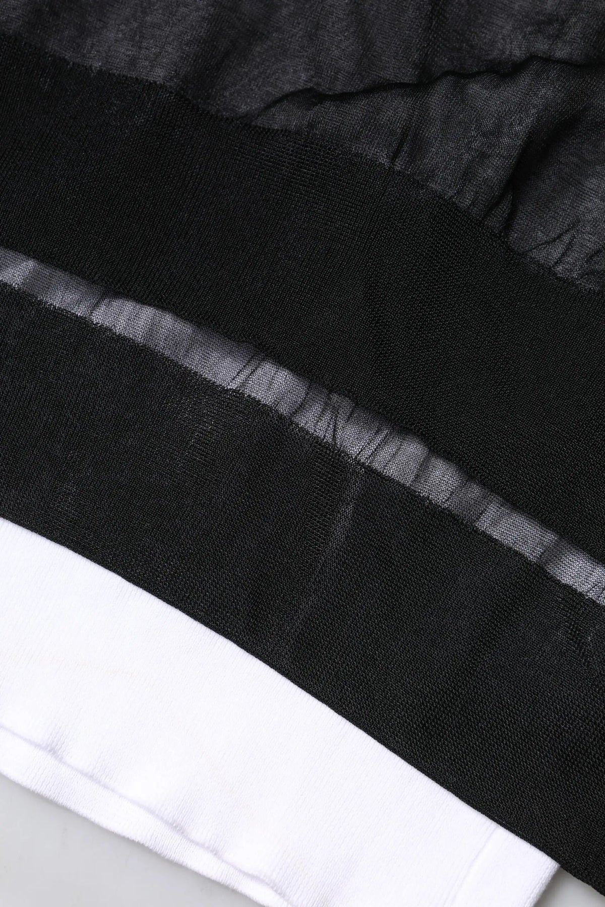 Pull noir et blanc dolce gabbana en maille avec détail rayé en tissu transparent texturé