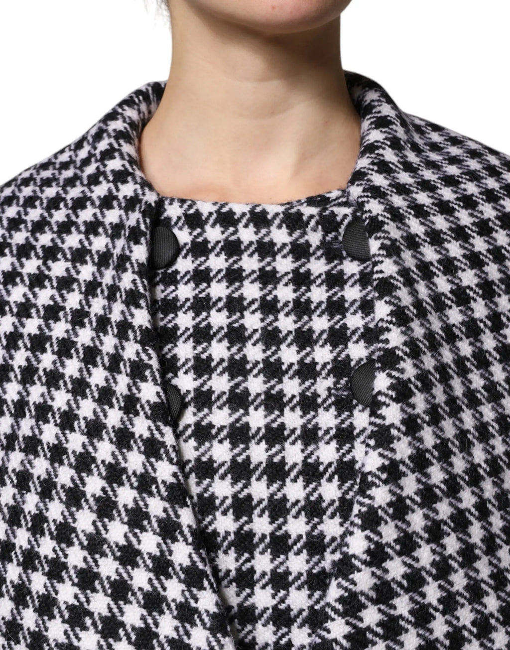 Dolce & gabbana cape jacket noir et blanc à motif floral avec manteau à carreaux pied-de-poule et boutons foncés
