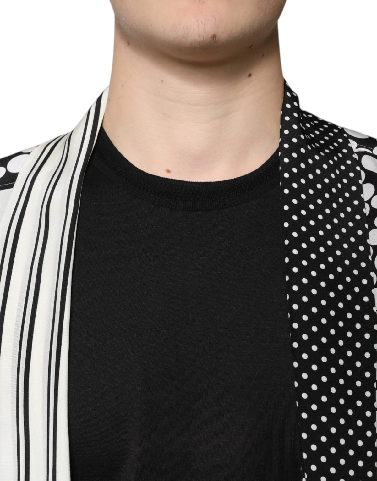 Dolce gabbana chemise décontractée homme en soie noire et blanche avec veste à rayures verticales et pois ouverte