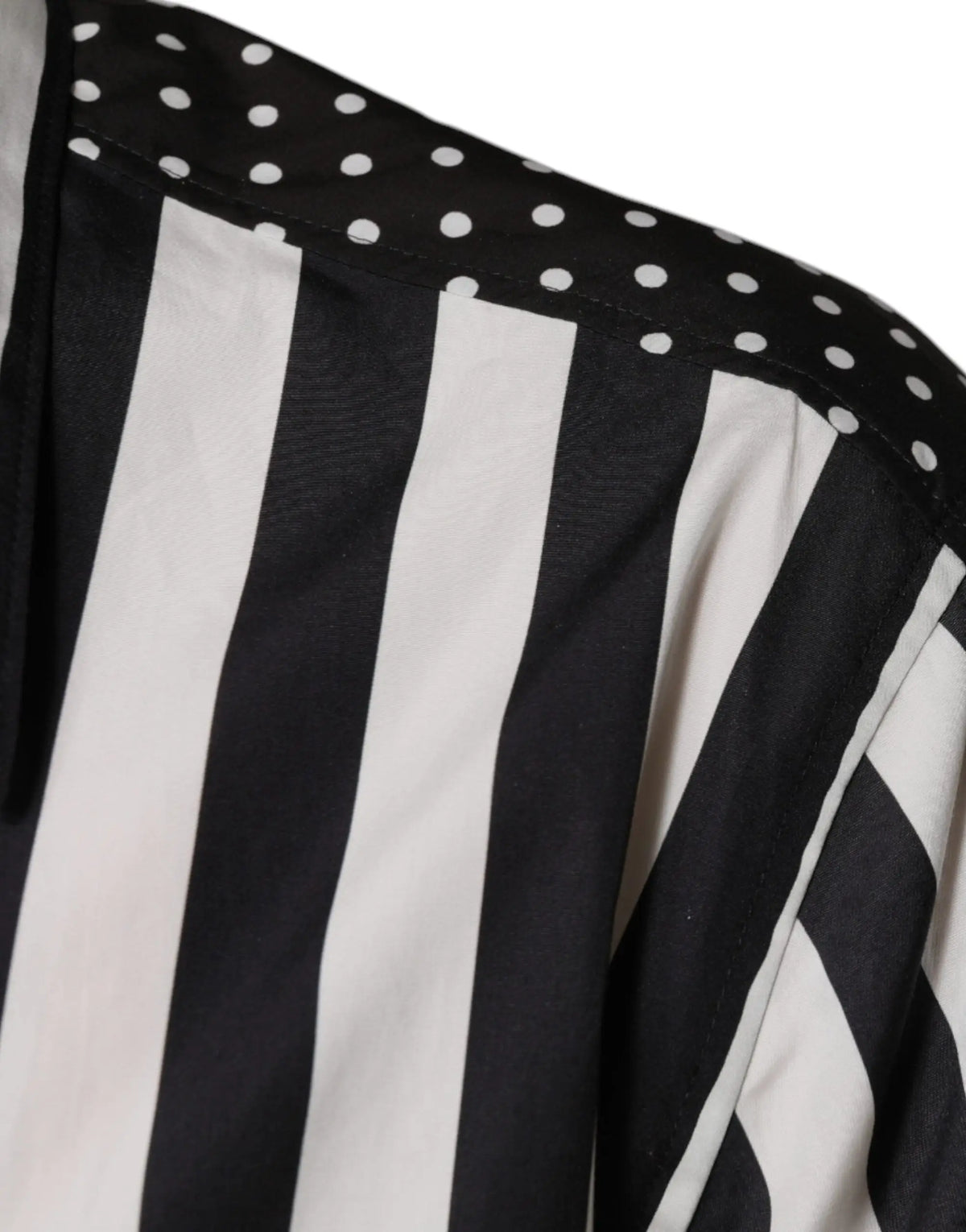 Dolce & gabbana chemise décontractée rayée noire et blanche avec col à pois et boutons sur le devant