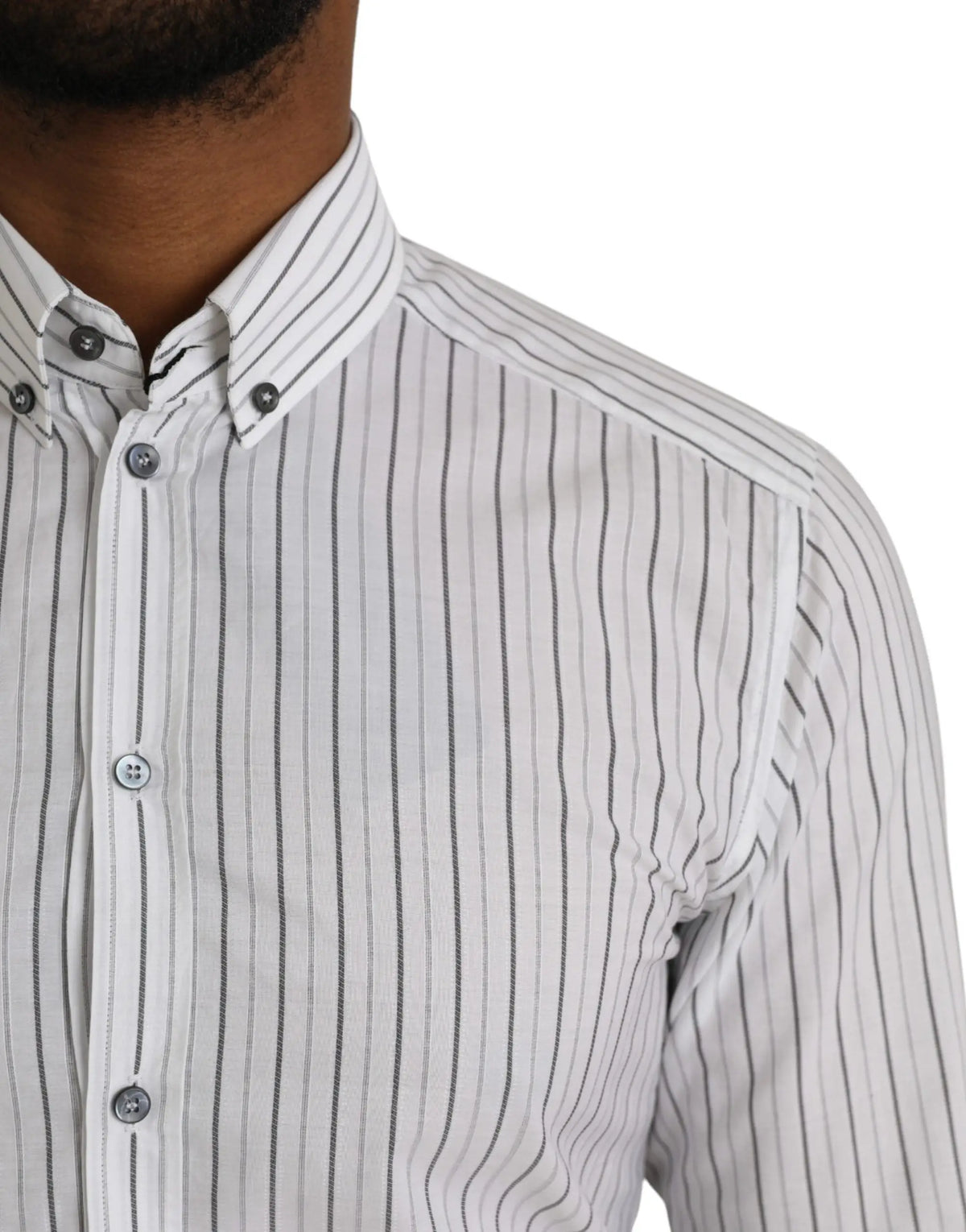 Chemise formelle dolce & gabbana blanche à rayures fines grises et boutons métalliques assortis