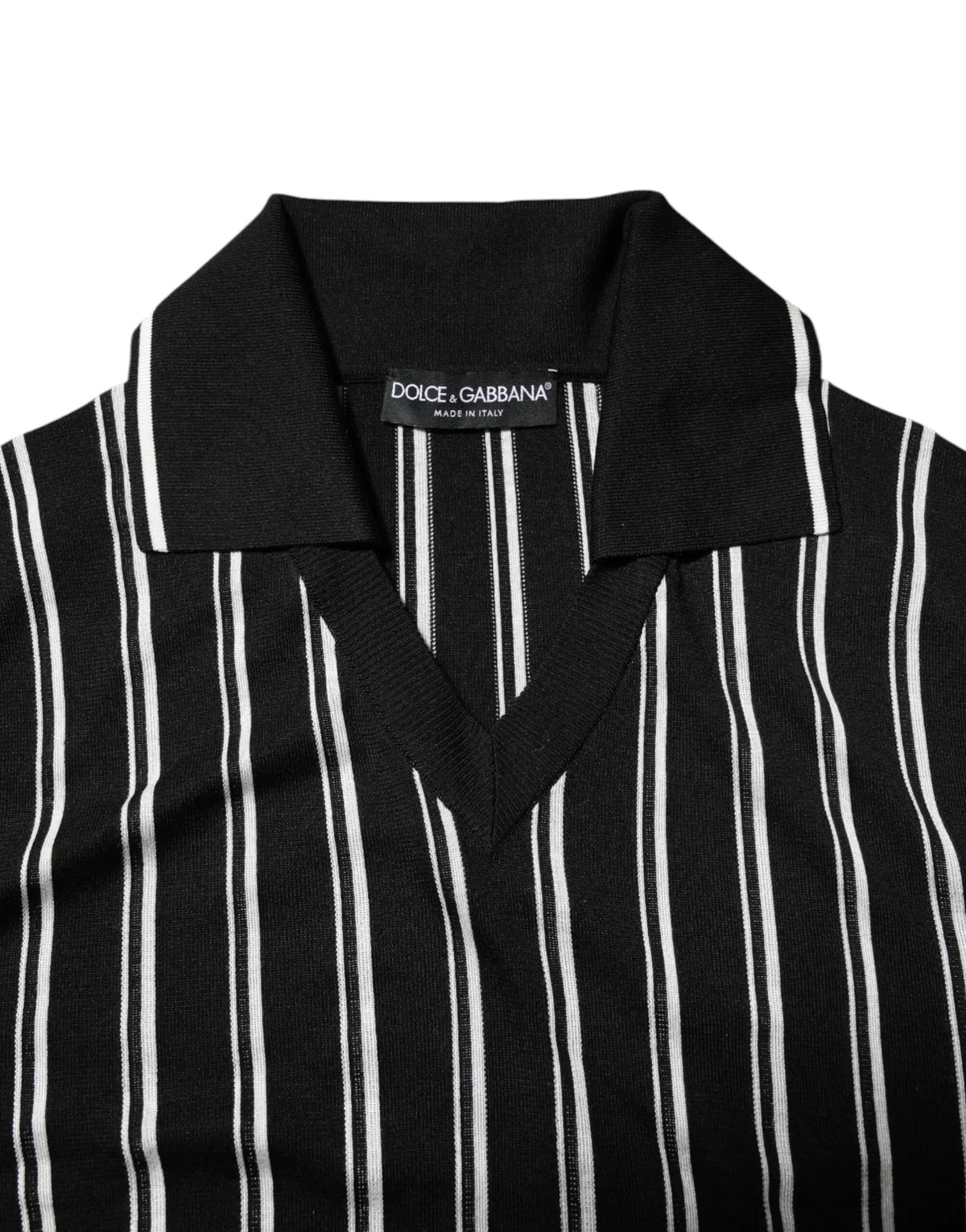 Polo dolce & gabbana noir et blanc à rayures verticales avec col côtelé et étiquette de marque intérieure