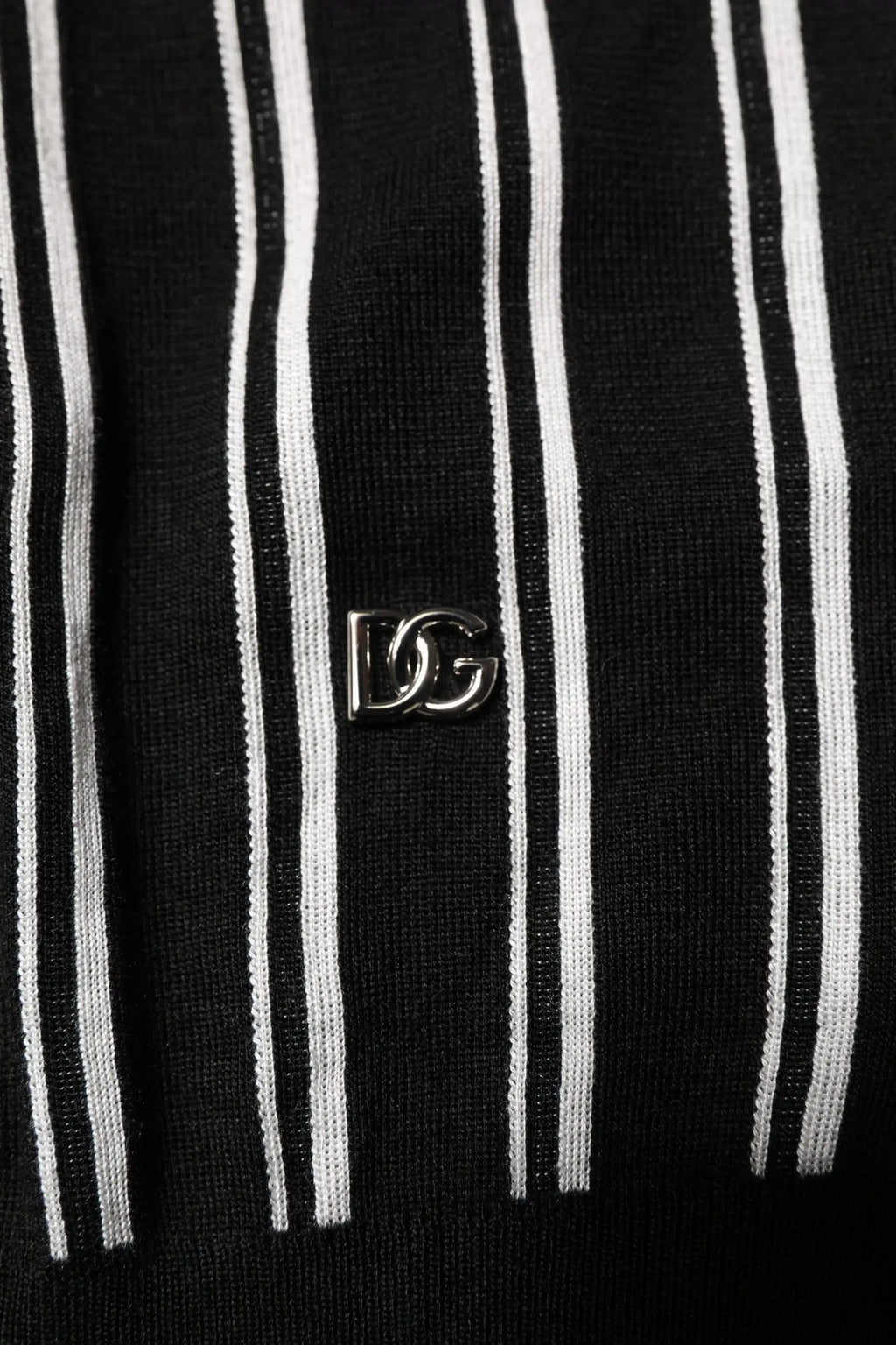 Polo t-shirt dolce & gabbana noir blanc rayé en maille avec col et logo dg argenté