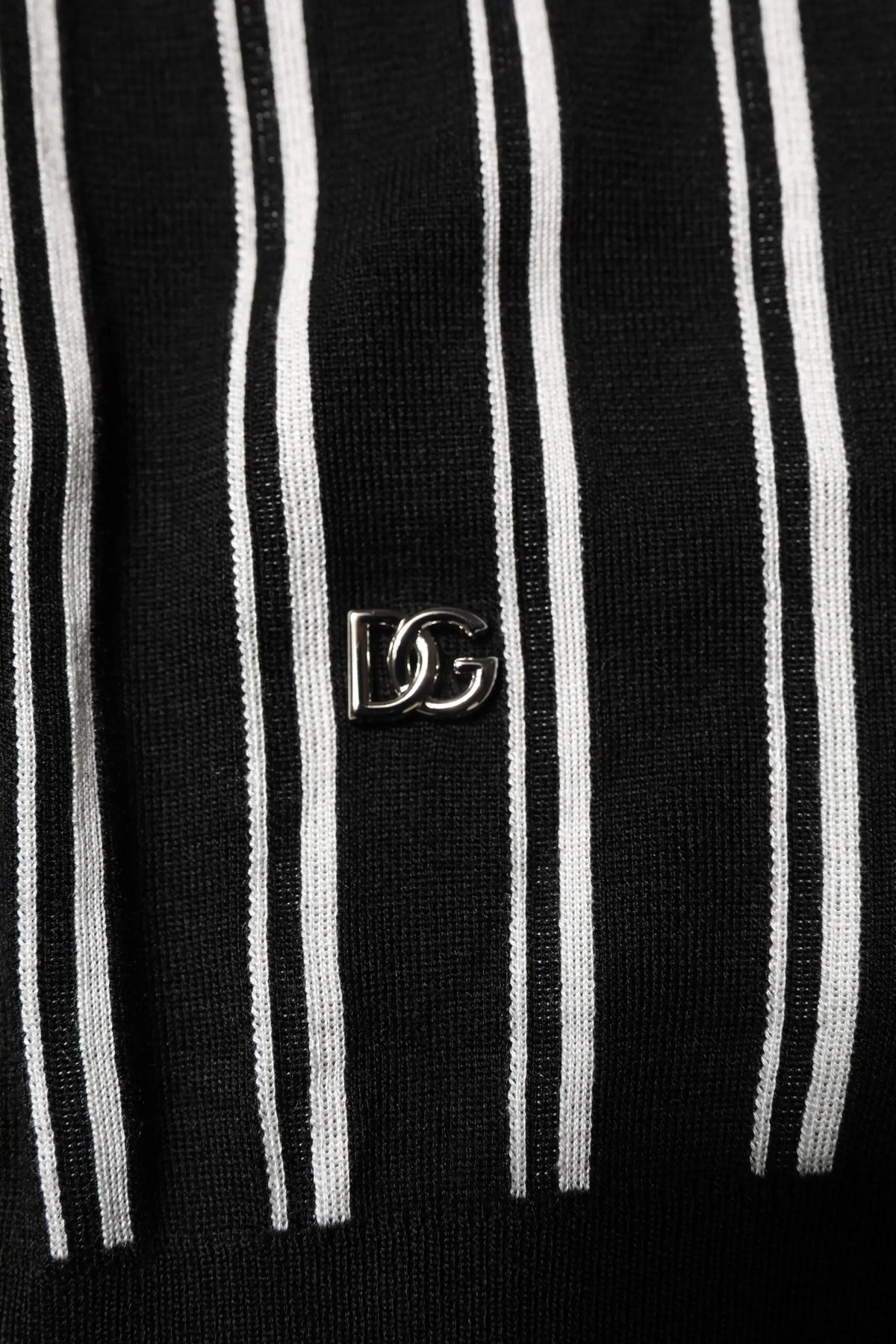 Polo t-shirt dolce & gabbana noir blanc rayé en maille avec col et logo dg argenté