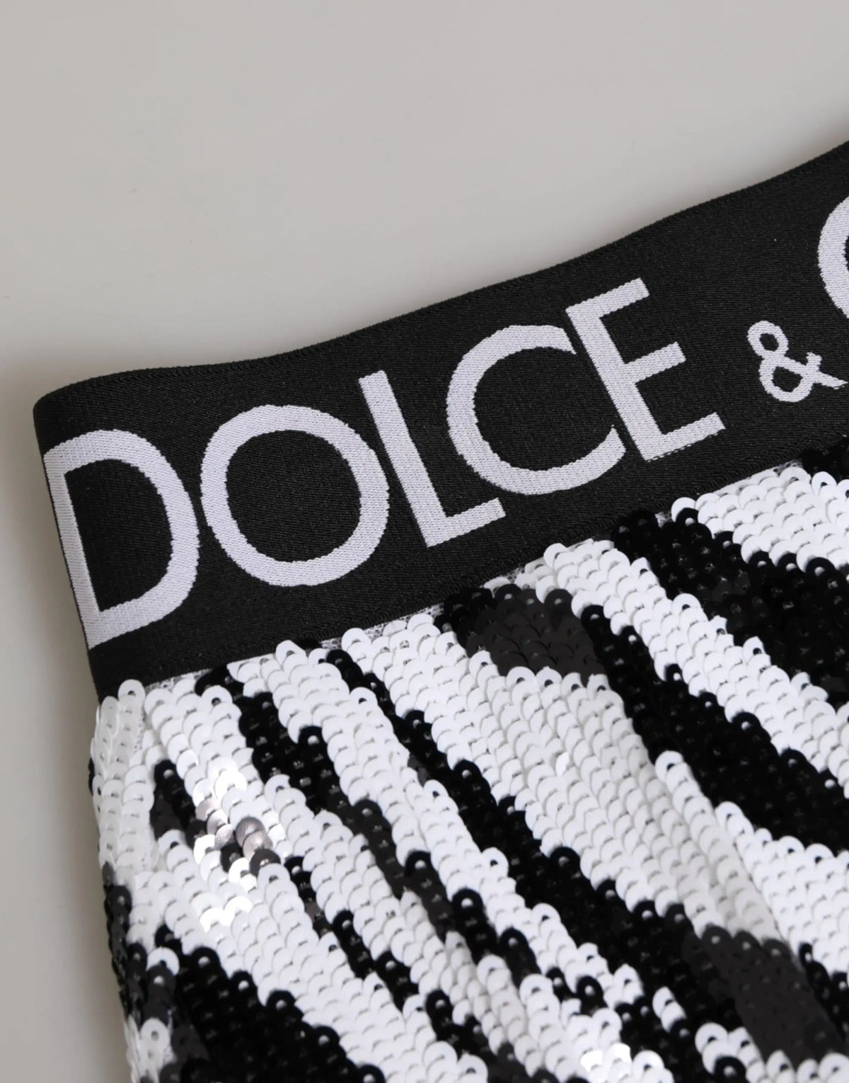 Jupe noire et blanche à paillettes avec taille élastique noire au logo dolce & gabbana pour femme