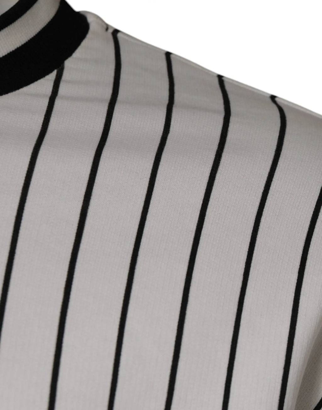 Pull dolce & gabbana blanc avec col roulé côtelé et larges rayures noires verticales en maille thermique