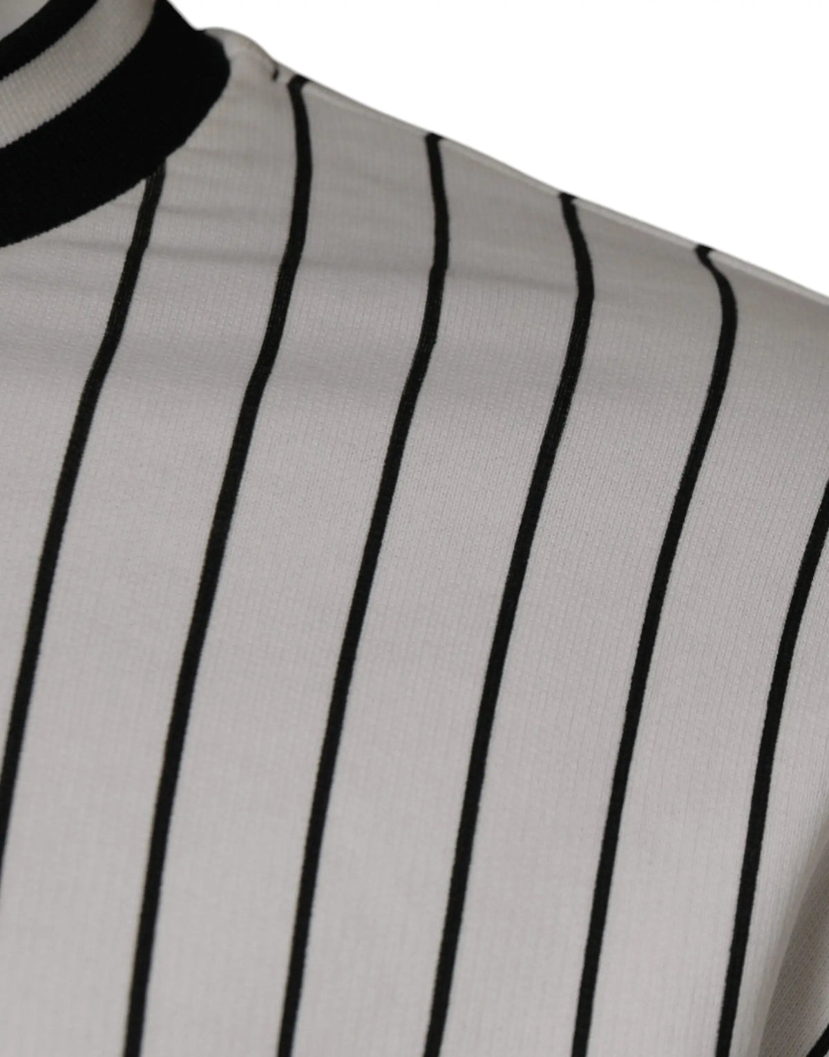 Pull dolce & gabbana blanc avec col roulé côtelé et larges rayures noires verticales en maille thermique