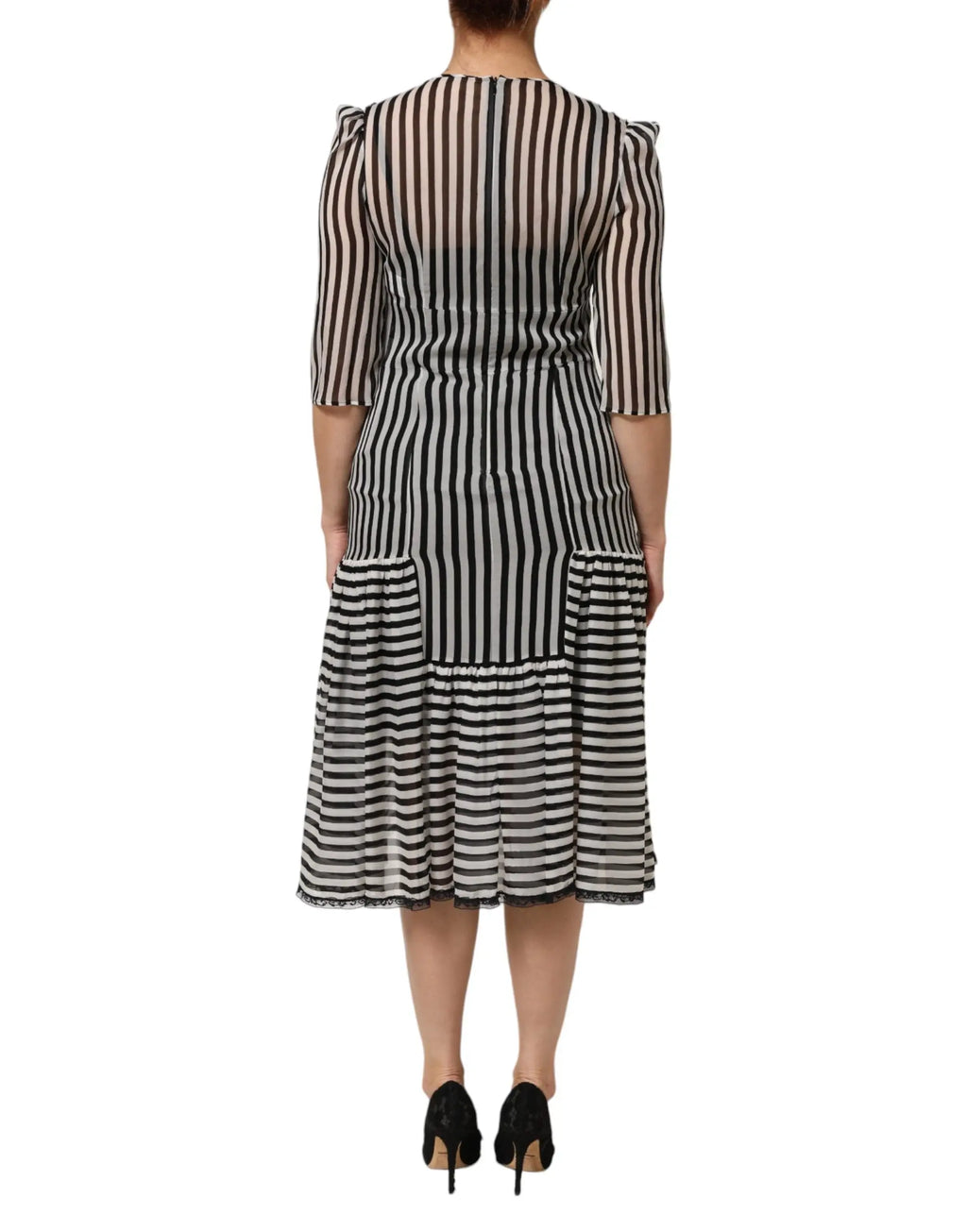 Robe midi dolce gabbana en soie noire et blanche à rayures verticales avec manches en tulle bouffantes et jupe à volants