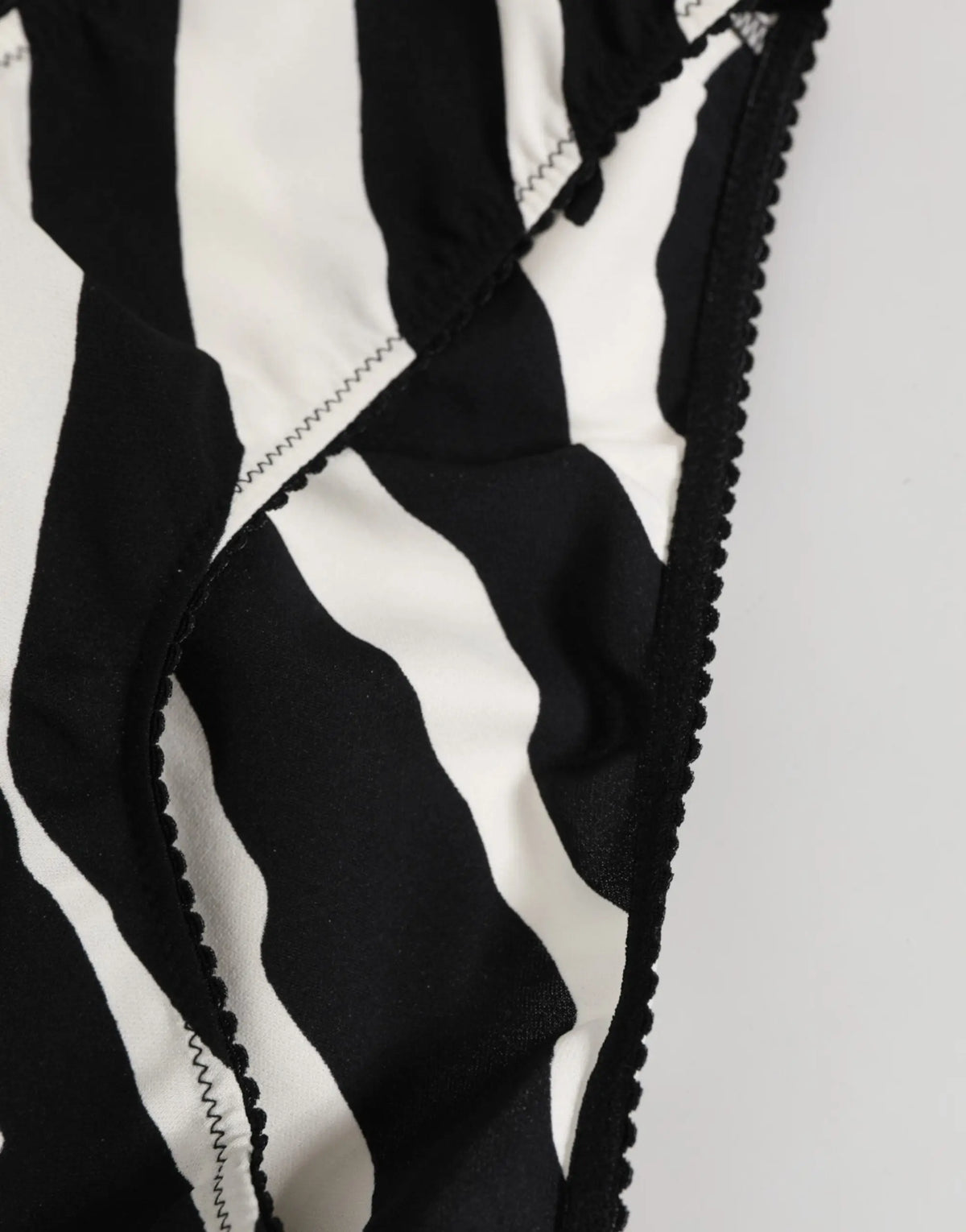 Dolce & gabbana slip brief noir et blanc avec imprimé zèbre en tissu rayé à bord festonné