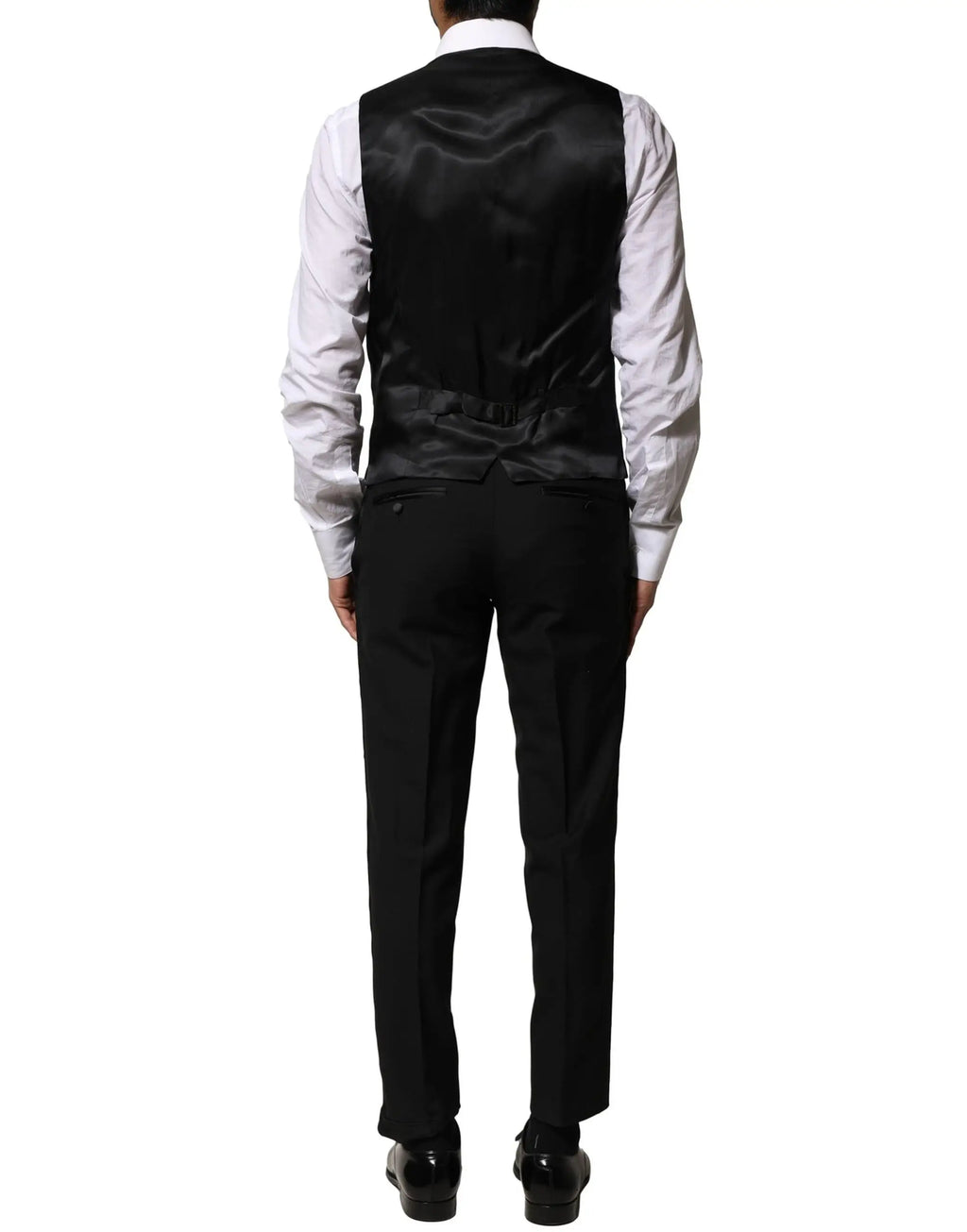 Gilet en satin noir dolce & gabbana avec finition brillante et coupe classique ajustée dans un costume trois pièces en laine