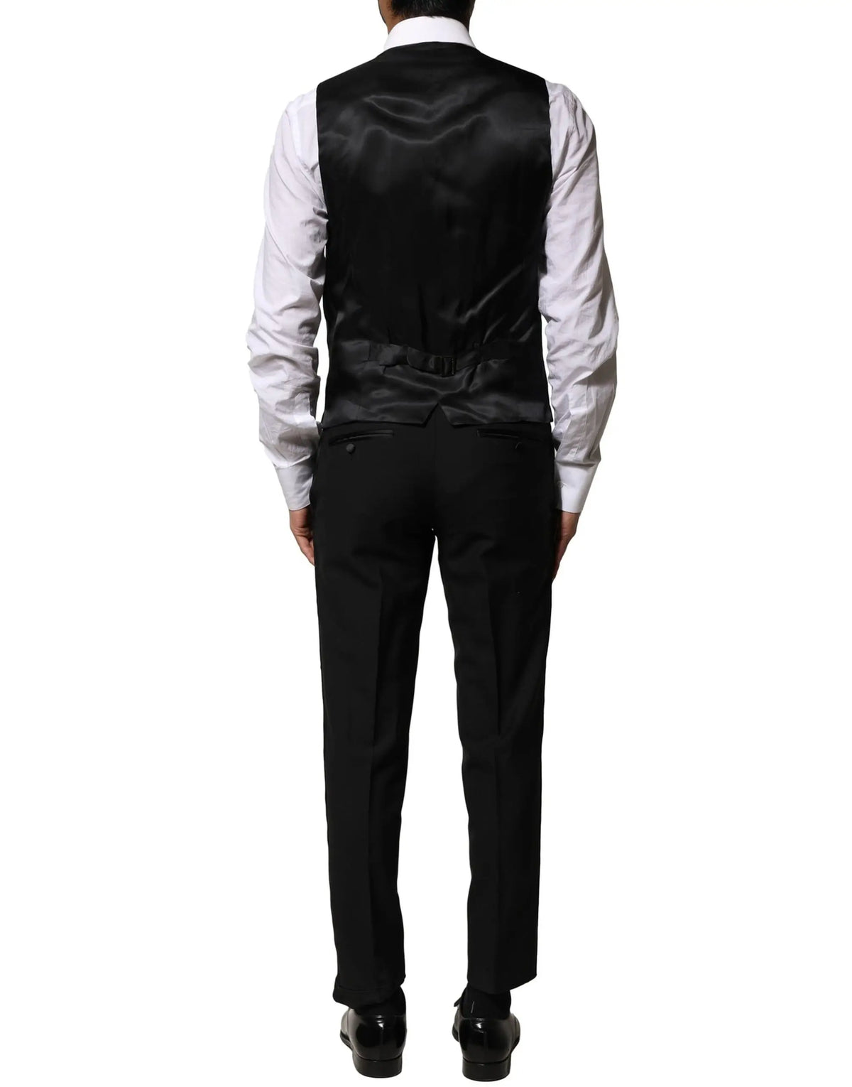 Gilet en satin noir dolce & gabbana avec finition brillante et coupe classique ajustée dans un costume trois pièces en laine