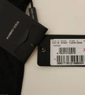 Étiquette noire dolce & gabbana avec lettres blanches et code-barres pour veste en laine noire formelle
