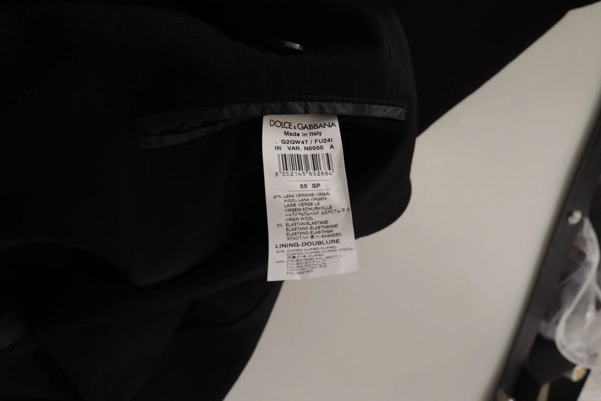 Étiquette noire dolce & gabbana en tissu avec texte blanc et code-barres pour manteau en laine noir simple boutonnage