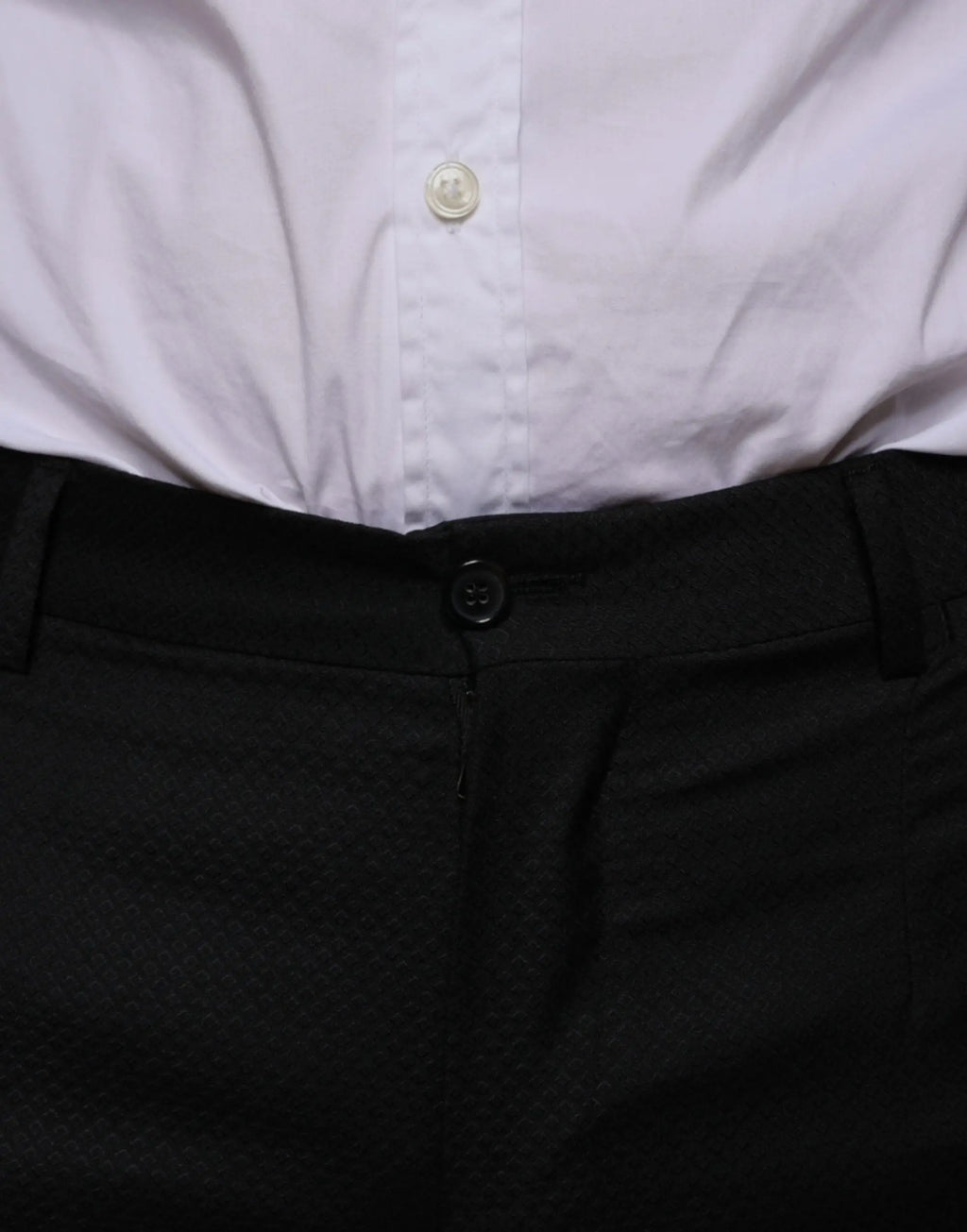 Pantalon droit noir dolce gabbana en laine avec texture subtile et bouton rond foncé à la taille