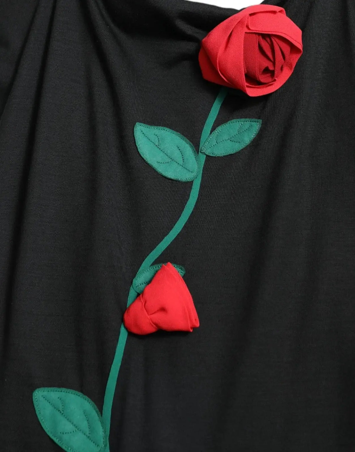 Robe sans manches en laine noire dolce & gabbana avec appliqué rose rouge vif et feuille verte