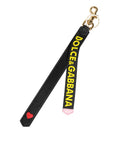 Porte-clés dolce & gabbana en cuir noir avec lettrage jaune et coeur rouge pour tenir les clés