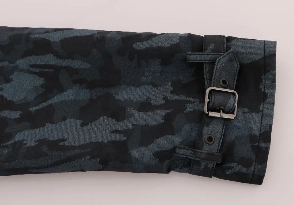 Manchon en tissu camouflage noir et gris avec sangle en cuir noir et boucle argentée pour trench dolce & gabbana bleu