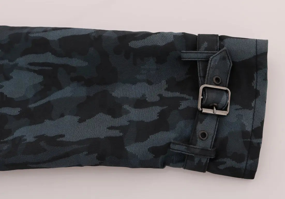 Manchon en tissu camouflage noir et gris avec sangle en cuir noir et boucle argentée pour trench dolce & gabbana bleu