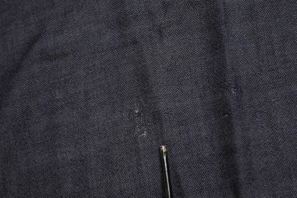 Étoffe texturée gris foncé avec motif chevrons subtil pour foulard dolce & gabbana bleu en cachemire 70x200 cm homme