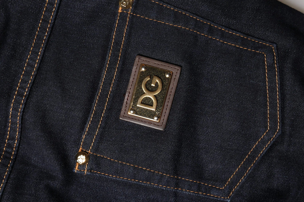 Jean skinny bleu foncé en coton dolce & gabbana avec patch en cuir marron et logo dg doré au dos