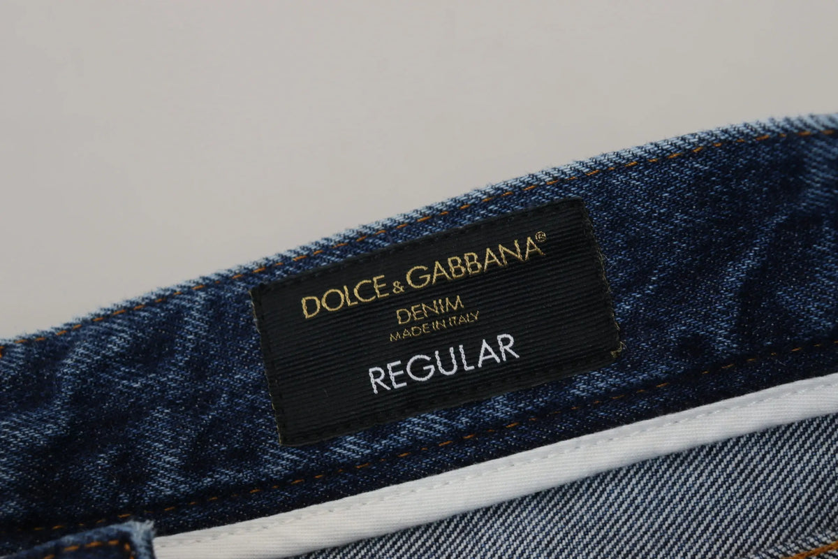 Étiquette noire avec texte doré et blanc dolce gabbana denim made in italy cousue sur jean denim bleu coton déchiré homme