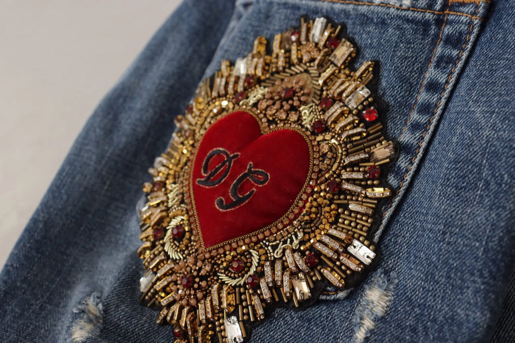 Pantalon jean dolce gabbana en denim bleu avec patch cœur en velours rouge orné de perles et logo dc brodé noir