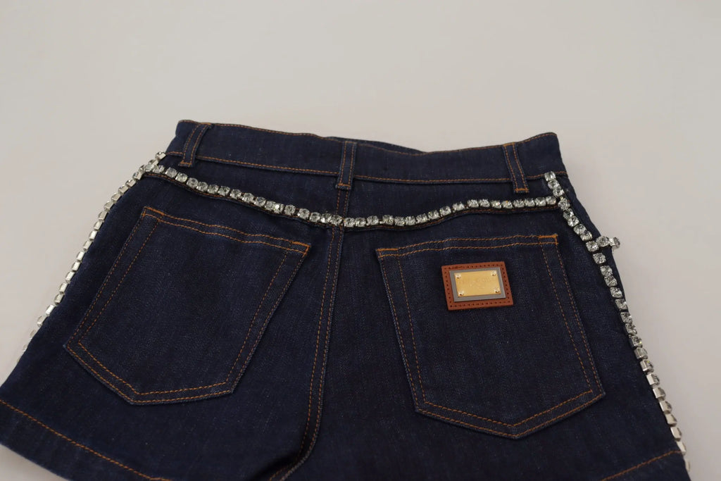 Short en denim stretch bleu dolce & gabbana avec bordure strass scintillants et patch cuir marron à larrière