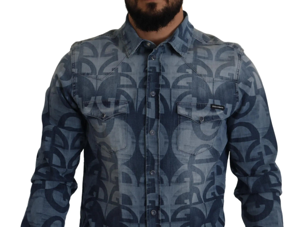 Chemise en denim bleu délavé dolce & gabbana pour homme avec motif géométrique abstrait et logo DG sur poche