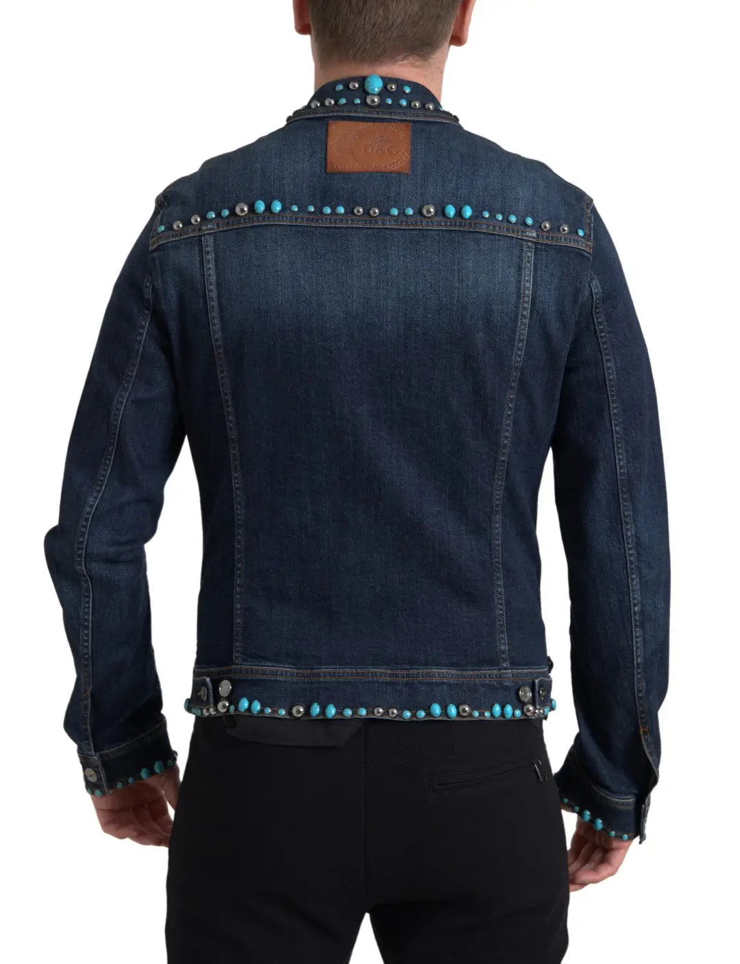 Veste en denim bleu dolce gabbana ornée de pierres turquoise sur le col, épaules, poignets et ourlet