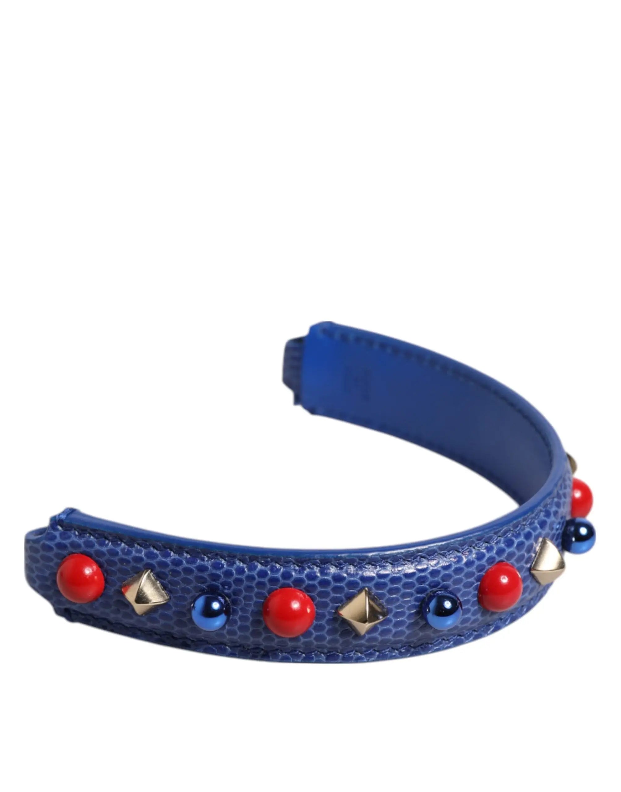Bracelet manchette en cuir bleu texturé dolce & gabbana orné de perles rouges et bleues et clous pyramides métalliques
