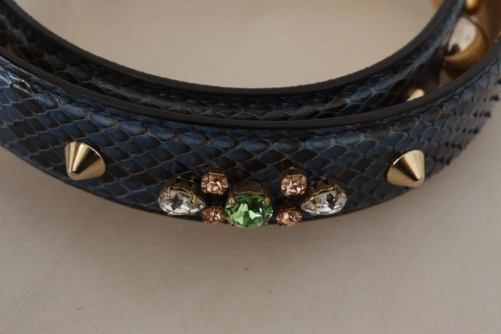 Bracelet dolce & gabbana en cuir bleu nuit effet peau de serpent orné de piques dorées et pierres précieuses multicolores