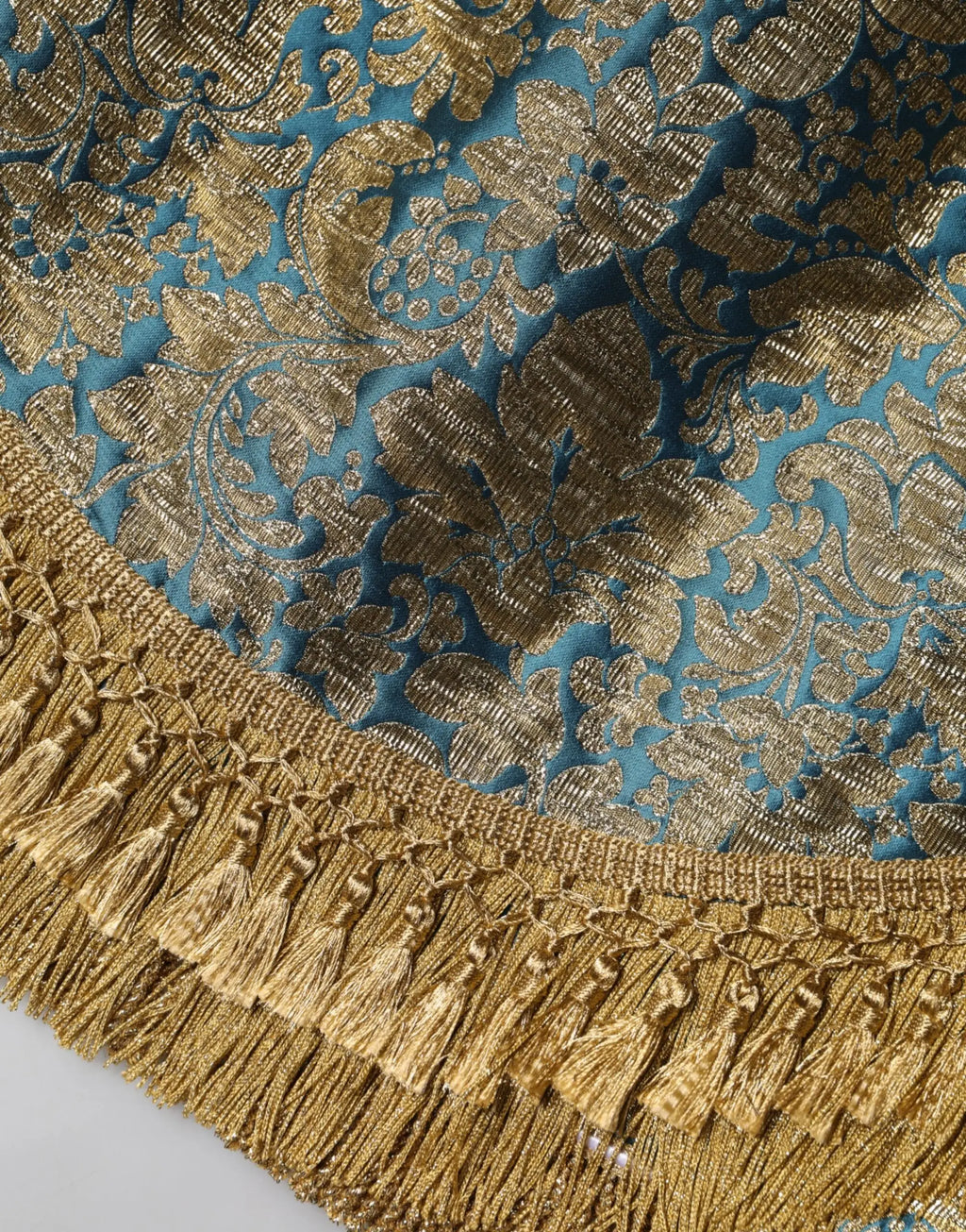 Mini jupe dolce & gabbana en jacquard bleu et or avec motifs floraux et franges dorées assorties au bord