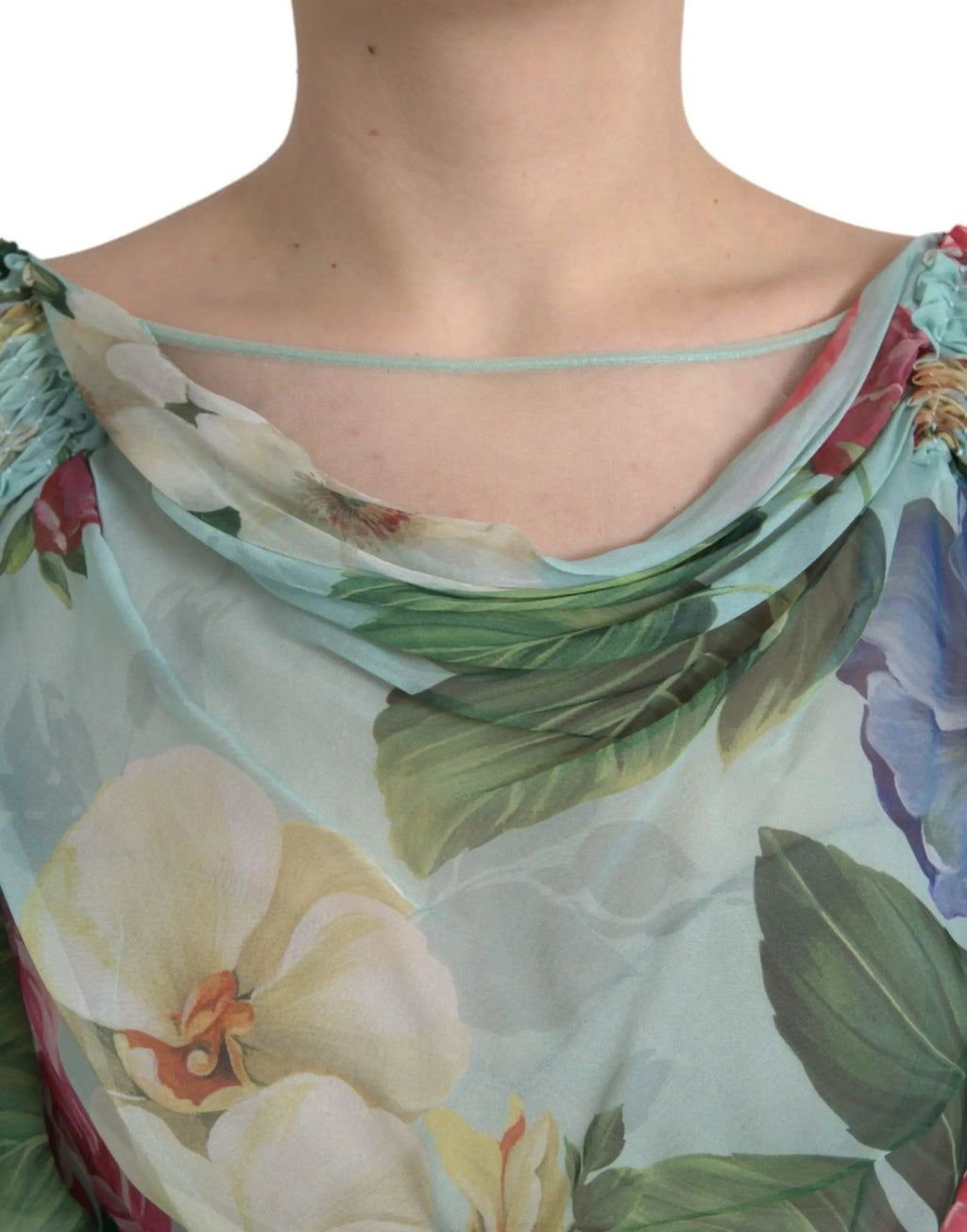 Robe longue à volants dolce & gabbana bleu avec imprimé floral délicat en soie vert menthe pâle aux fleurs pastel