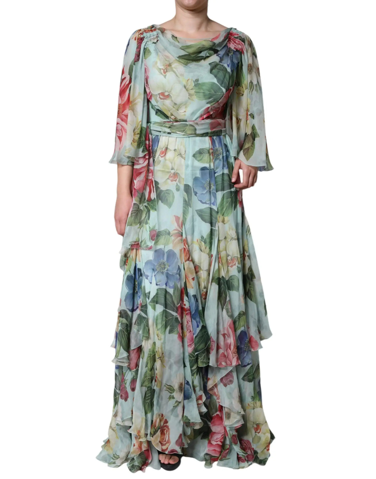 Robe longue dolce & gabbana bleu clair à fleurs avec volants superposés et manches trois-quarts en tissu fluide