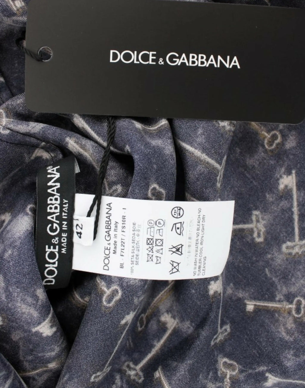 Dolce gabbana foulard en soie bleu marine avec motif discret de clés dorées