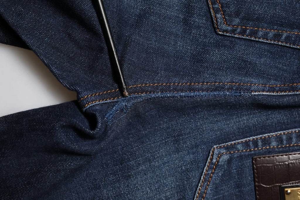 Jean skinny taille haute bleu dolce & gabbana en denim avec couture marron et patch en cuir marron sur la poche arrière