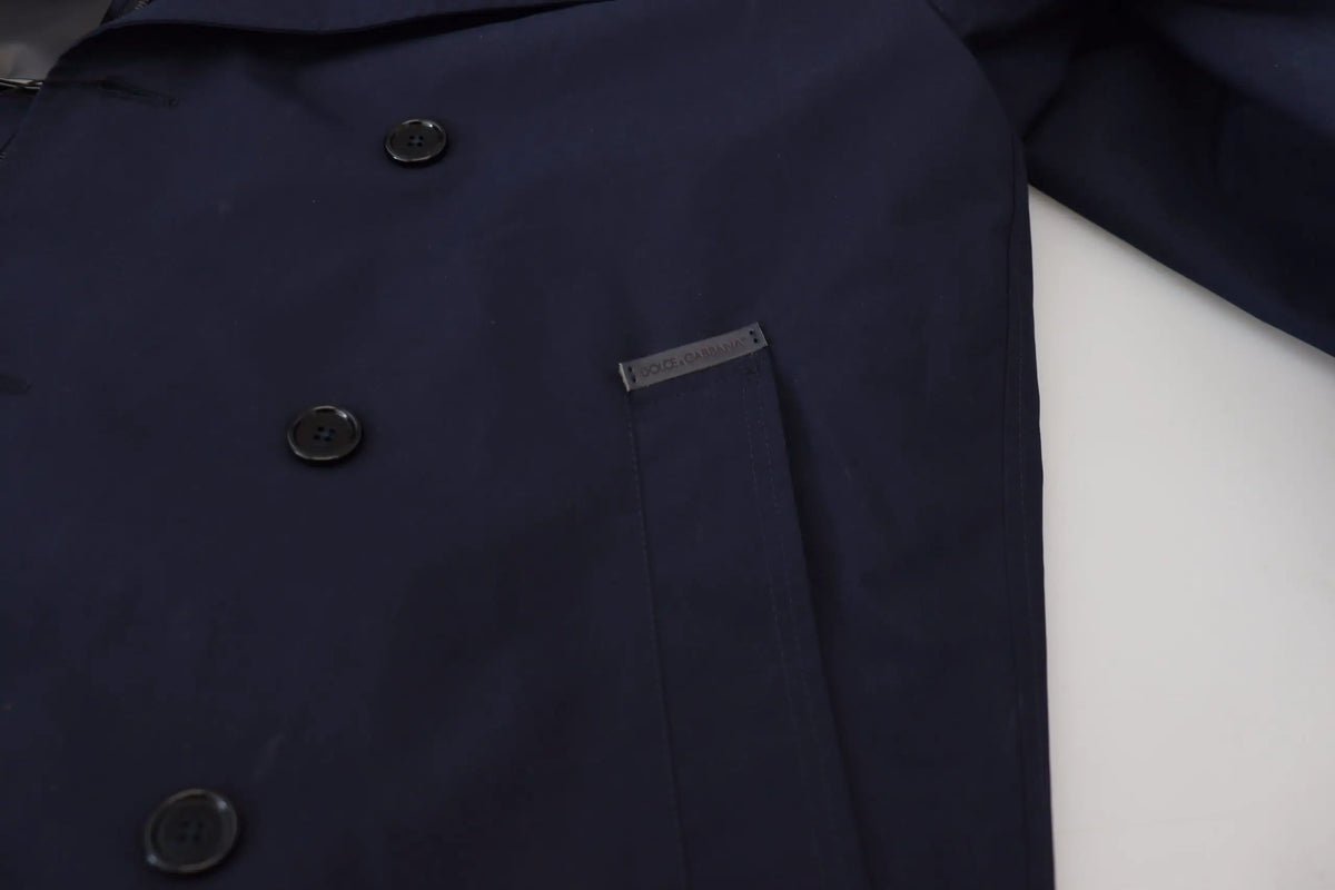 Dolce & gabbana manteau bleu marine à double boutonnage avec capuche et patch gris subtil sur la poche