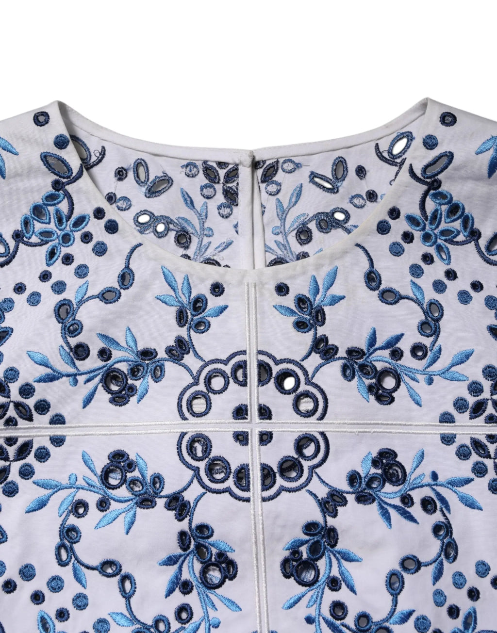 Blouse Dolce & Gabbana blanche avec broderie florale bleue et noire et embellissements miroir en dentelle bleu eyelet