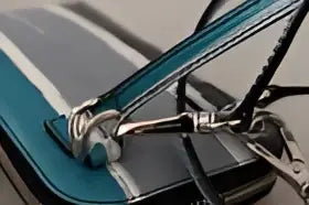 Cordon tressé noir et bleu canard avec fermoirs argentés pour bandoulière en cuir dolce gabbana bleu