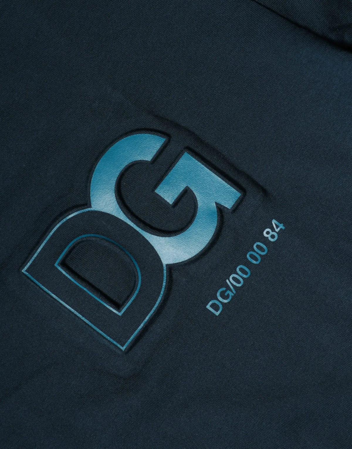 Patch brodée du logo bleu foncé dg sur t-shirt dolce & gabbana manches courtes en tissu noir
