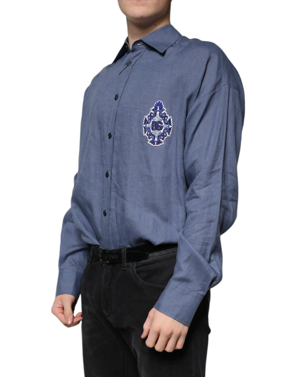 Chemise bleu dolce gabbana manches longues avec logo brodé et boutons pour un style casual élégant