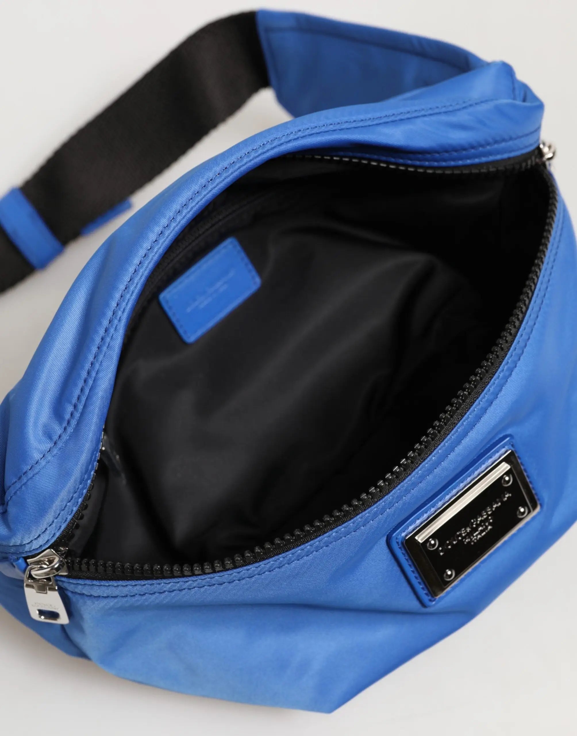 Dolce & Gabbana sac banane en nylon bleu vif avec intérieur noir et plaque métallique logo homme