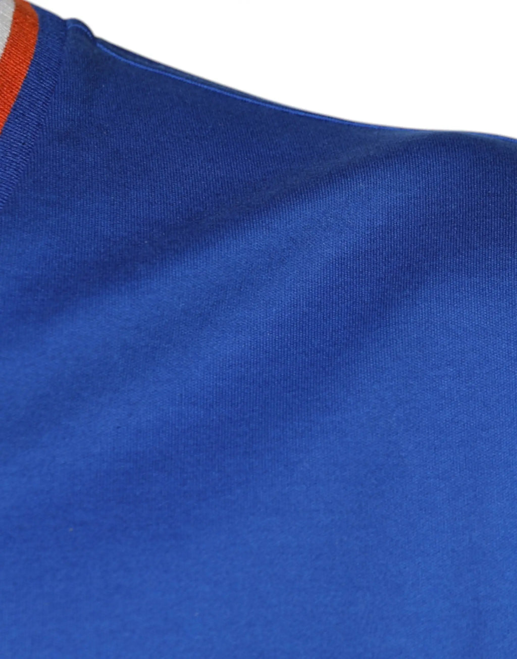 T-shirt dolce & gabbana en maille bleu royal avec texture côtelée et bordure orange contrastante au col en v manches courtes