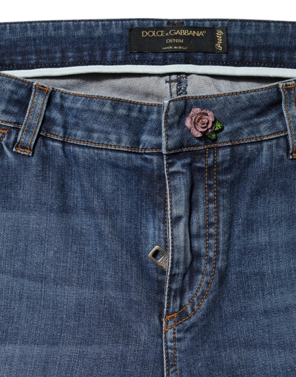 Jean skinny en coton bleu dolce & gabbana taille basse avec broche rose délicate à lœillet du bouton