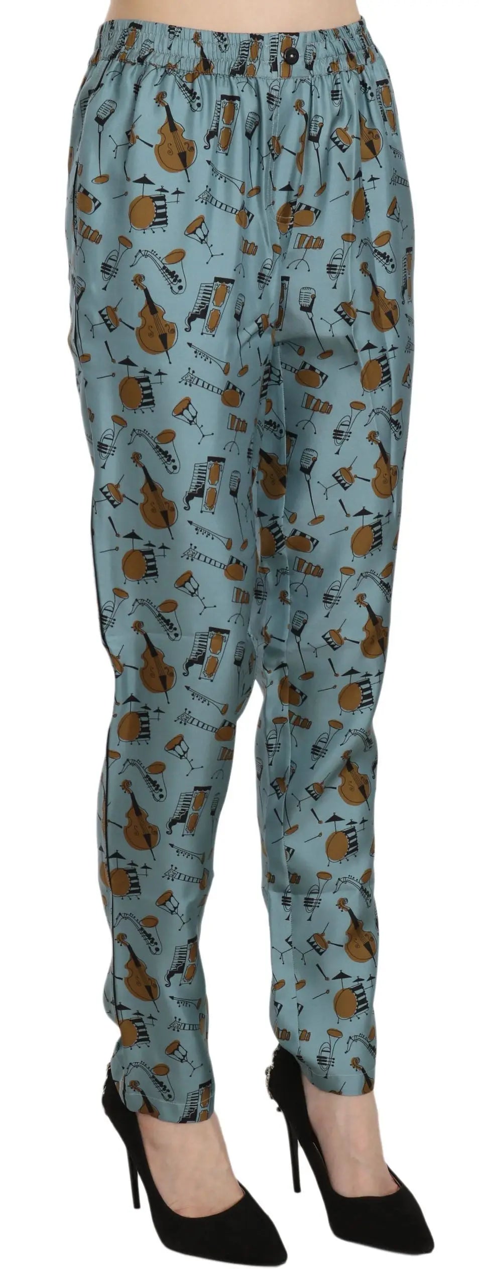 Pantalon tapered bleu clair en satin dolce & gabbana avec motif ludique de guitares acoustiques brunes et notes musicales